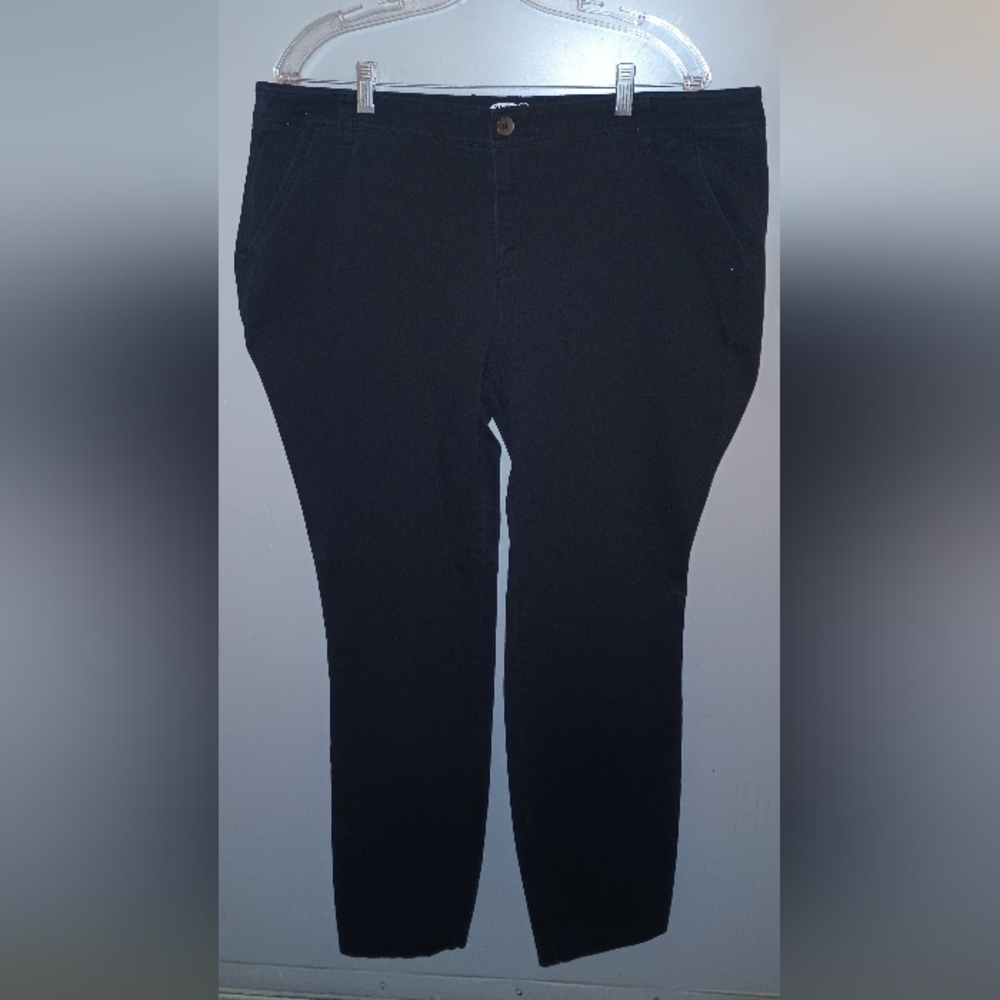Woman. Black Pants. Old Navy. The Diva Brand. Size 16 Regular